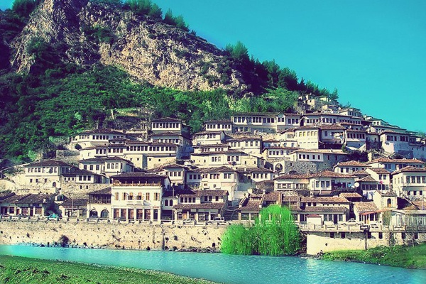 berat-thanh-pho-nghin-cua-so-cua-chau-au_01